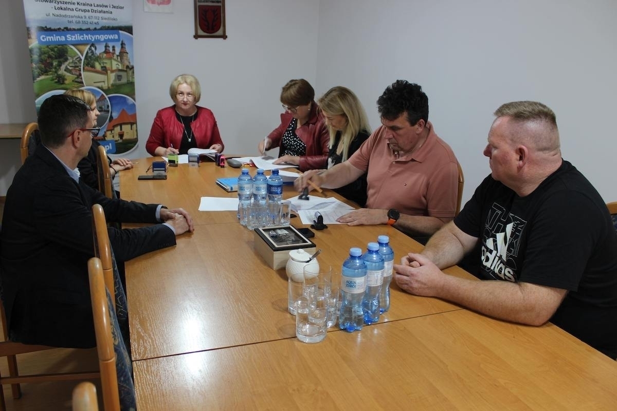 Nowe Drzewce. Umowa na przebudowę drogi podpisana