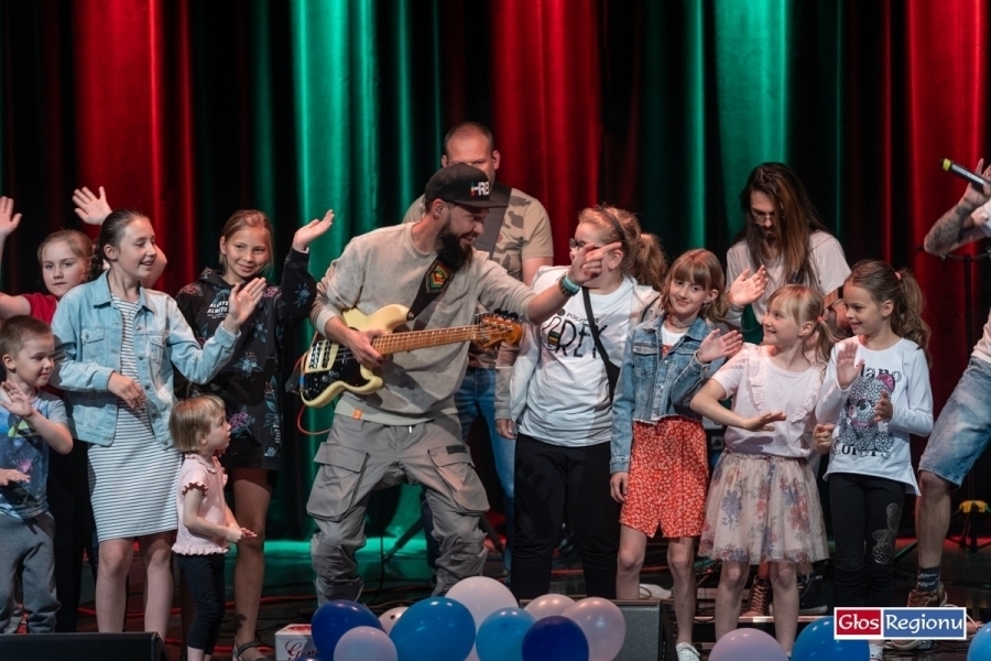 Koncert z okazji Dnia Rodzicielstwa Zastępczego we Wschowie FOTO