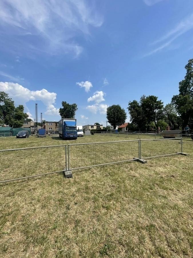 Na Placu Kosynierów trwa montaż sceny. Dni Wschowy jużw piątek FOTO