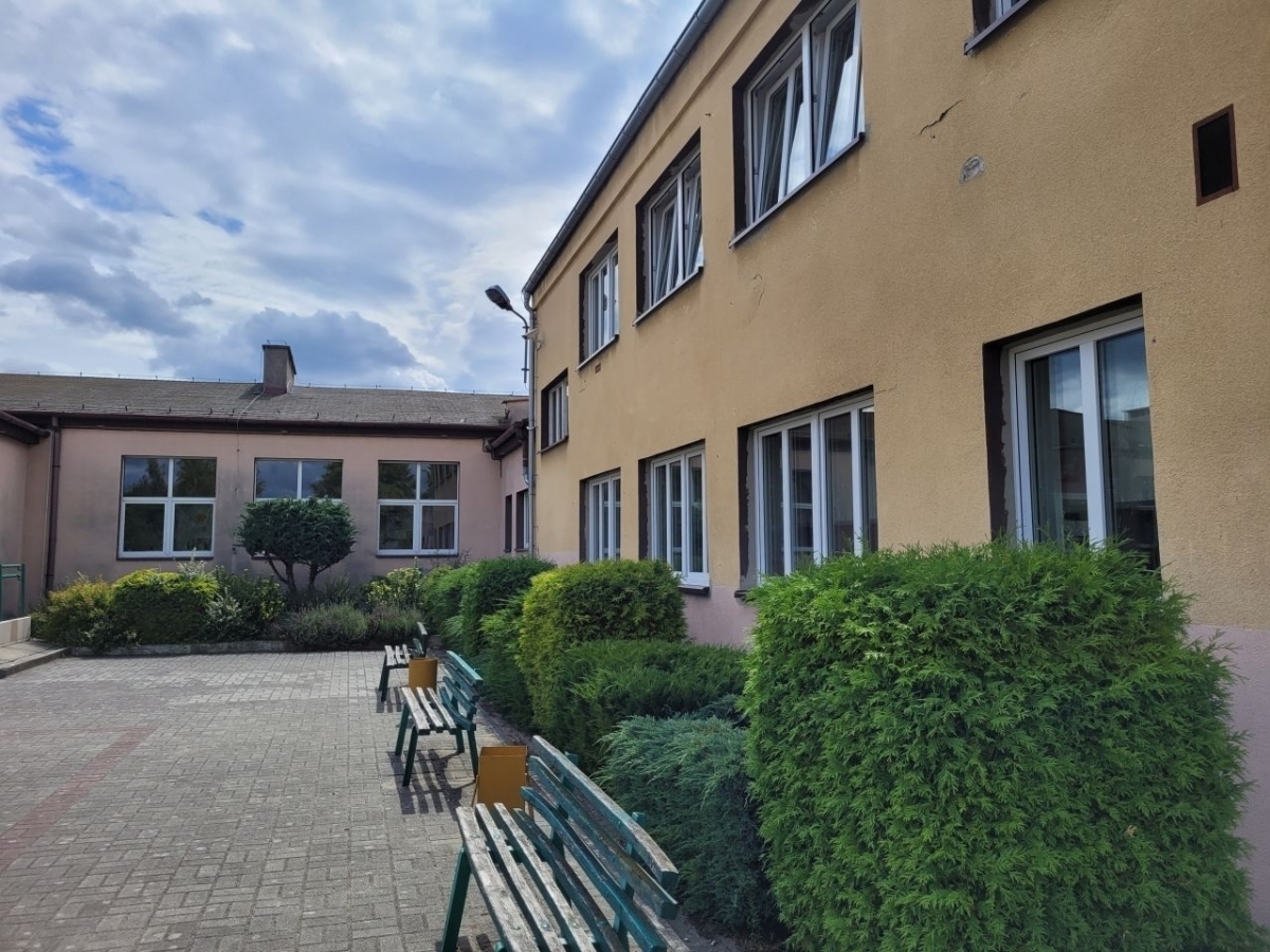 Nowe okna w Szkole Podstawowej im. Jana Pawła II w Szlichtyngowie FOTO