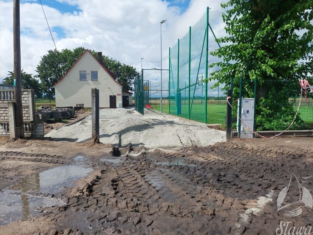 Nowa kostka przy szkole w Łupicach FOTO