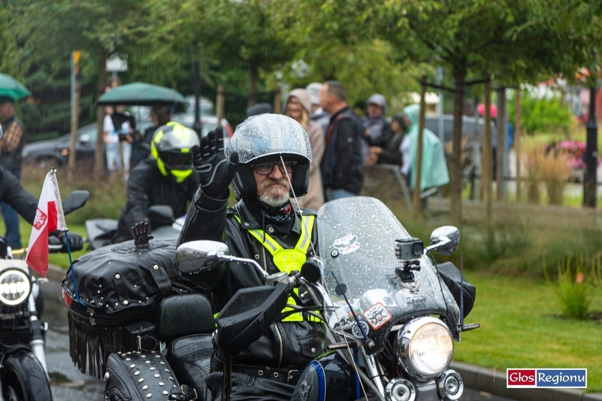 Barwny korowód i parada motocykli na ulicach Sławy FOTO