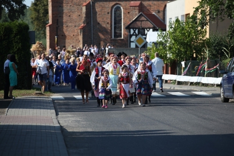 Dożynki w Jędrzychowicach Świętowanie Plonów i Pomoc dla Agaty Borowskiej