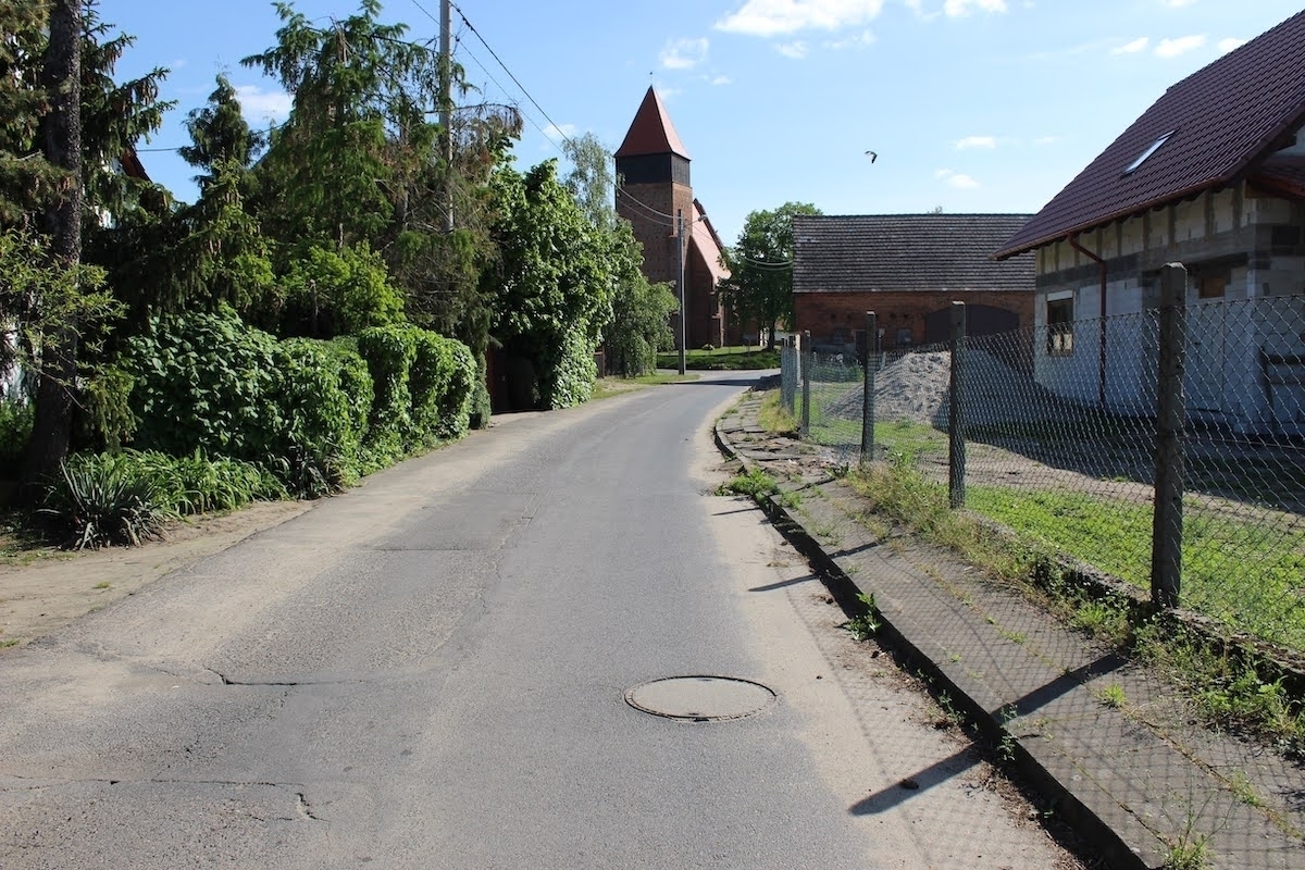 Jędrzychowice. Remont drogi do cmentarza zakończony FOTO