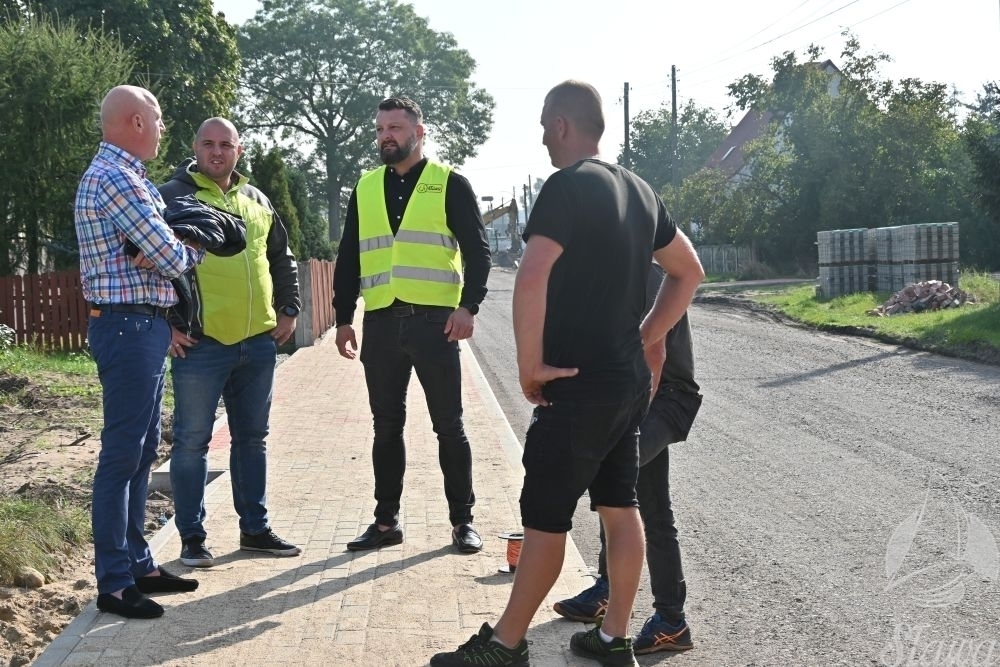 W Bagnie trwa wylewka asfaltu FOTO