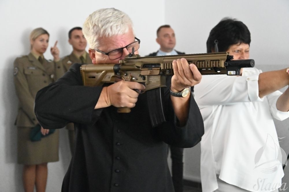 Strzelnica w Zespole Szkół Ponadpodstawowych w Sławie oficjalnie otwarta FOTO