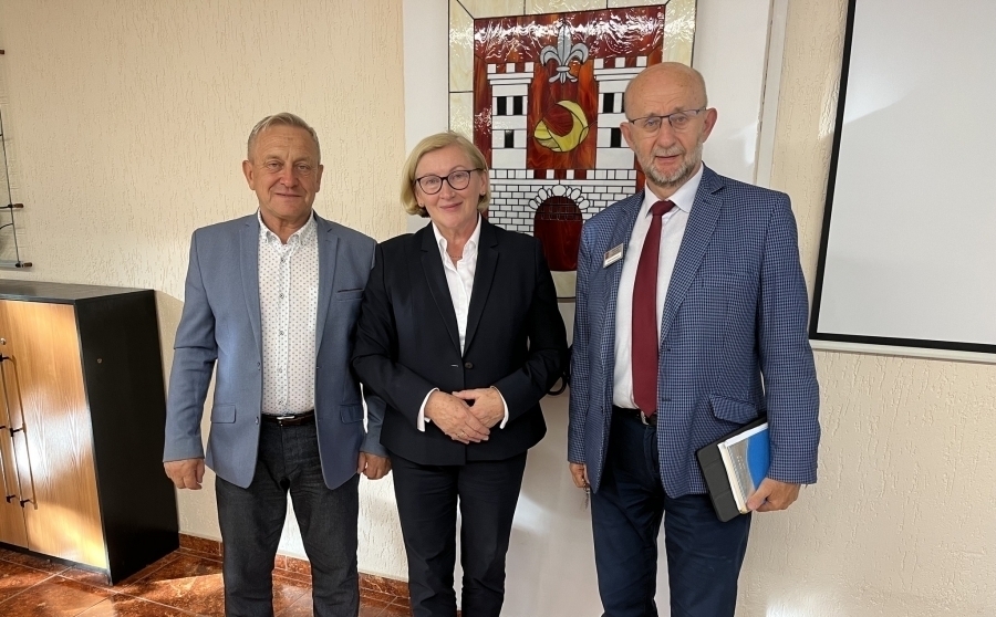 Małgorzata Gośniowska-Kola wspiera gminne inwestycje w Tarnowie Jeziernym i Krzepielowie