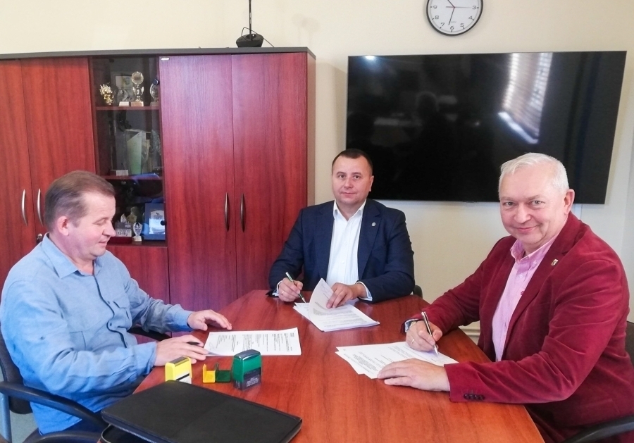 Umowa na modernizację siłowni i małej sali gimnastycznej w I LO Wschowa podpisana