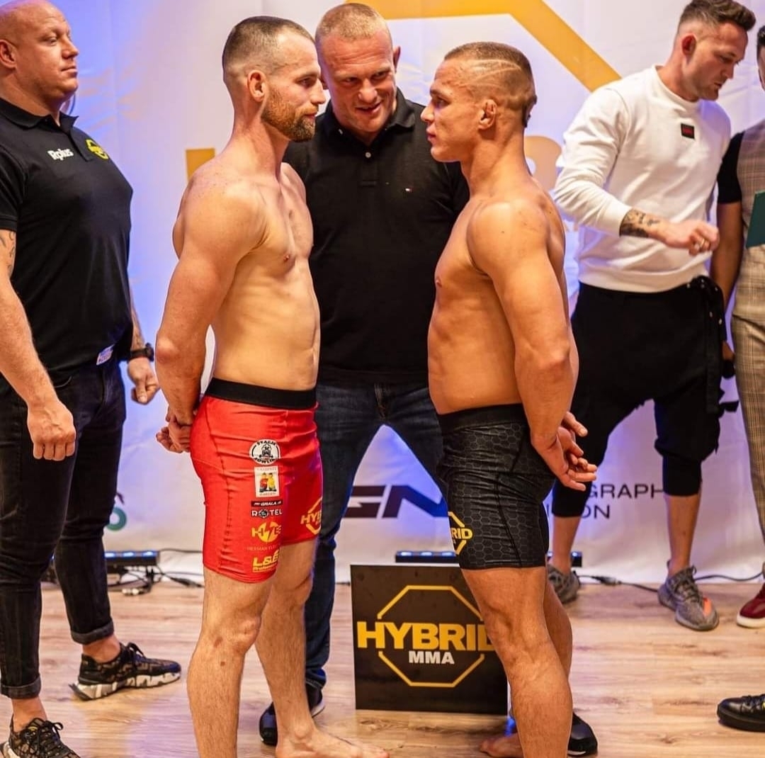 Jakub Syc ze Wschowy wygrał zawodowąwalkęw MMA. Pojedynekzakończył przez nokaut
