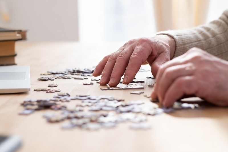 Układanie puzzli dla Lepszego Samopoczucia i Jakości Życia u Osób z Demencją