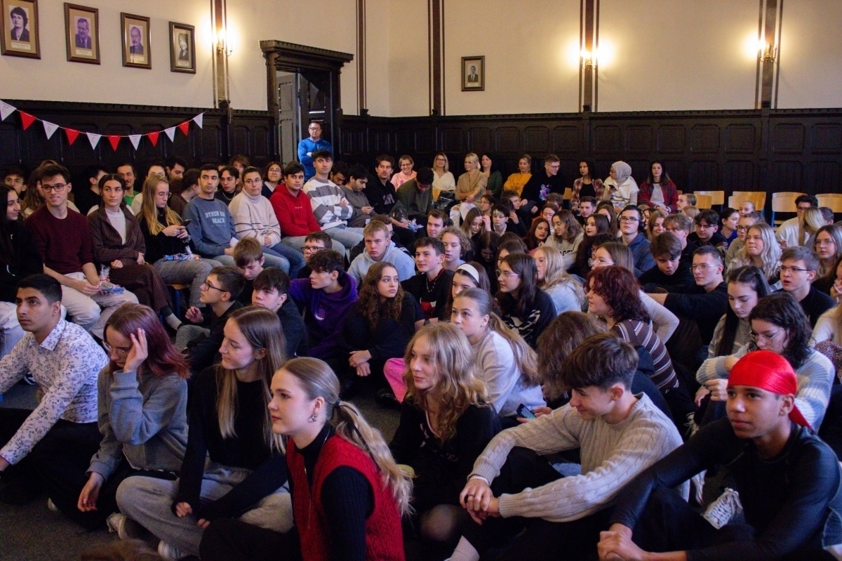 Studenci z Erasmusa przyjechali do I LO. W wydarzeniu uczestniczyło 160 uczniów
