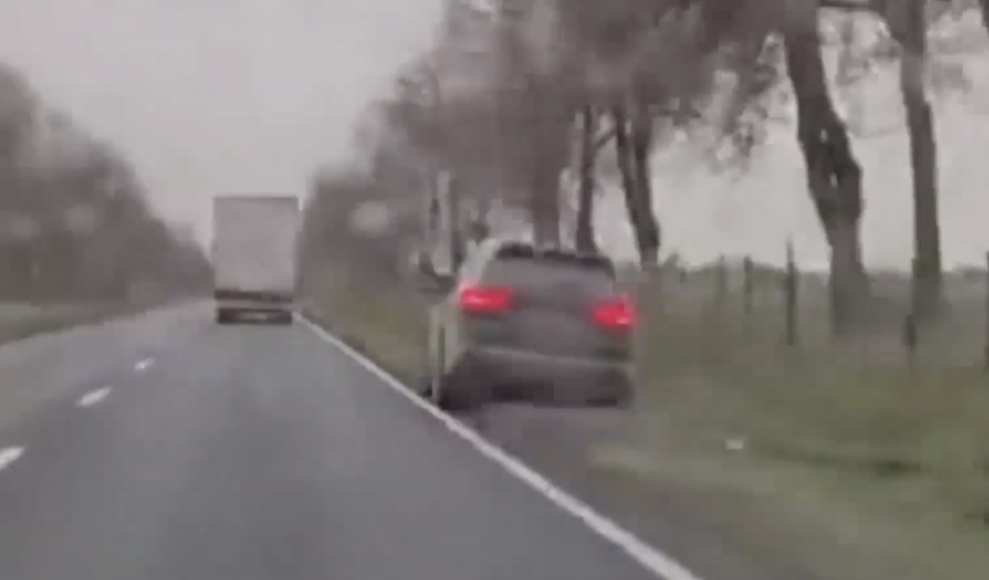Kierowca BMW X5 jechałslalomem. Doszło do obywatelskiego zatrzymania VIDEO