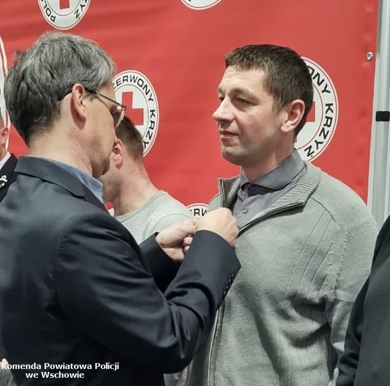 Aspirant Dariusz Brychcy uhonorowany za bezinteresowną pomoc
