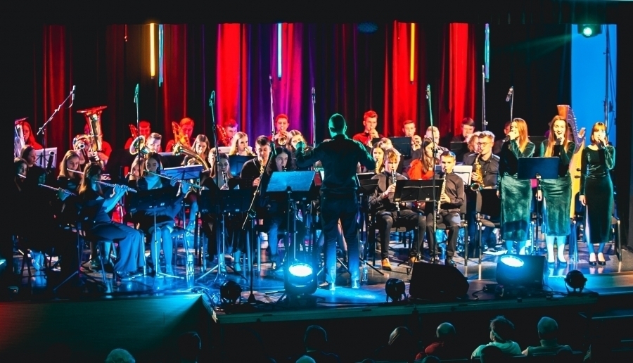 Orkiestra Maestoso zaprasza na Koncert Świąteczny w CKiR. WystąpiąKrzyżkowiaki Kuzimowicz