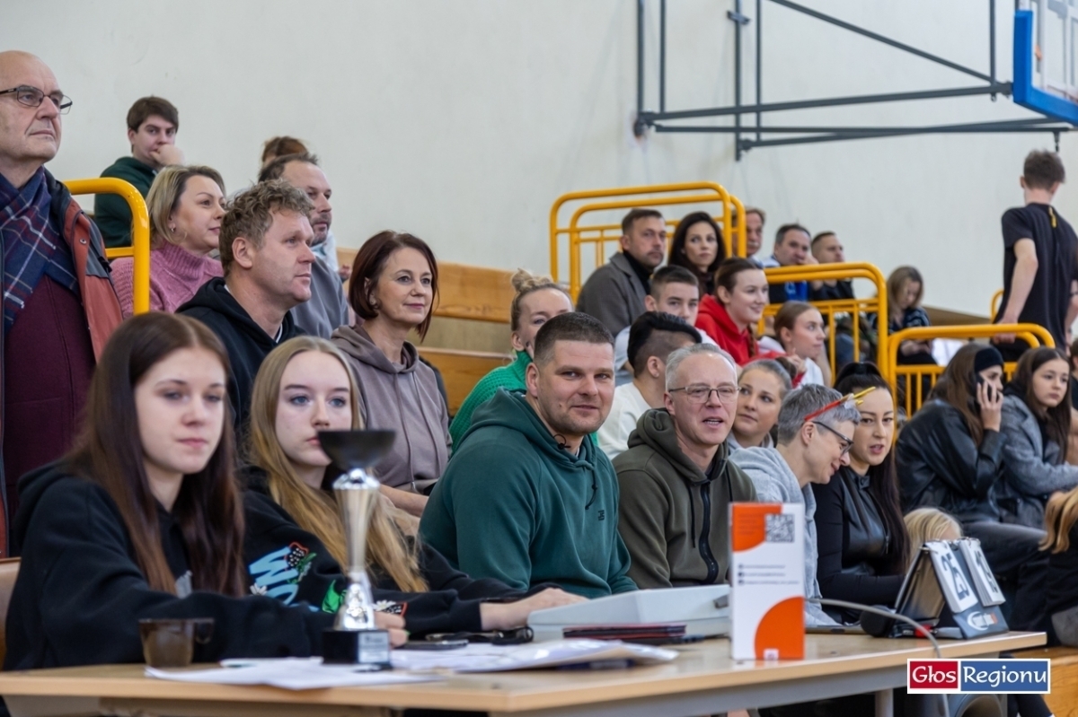 Wysoka frekwencja zacięta rywalizacja i szczytny cel. Amatorski Turniej Koszykówki o Puchar Wojciecha Kuryłły