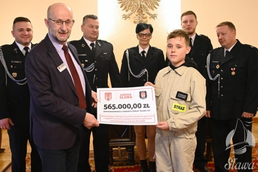 Burmistrz Sławy wspiera strażaków