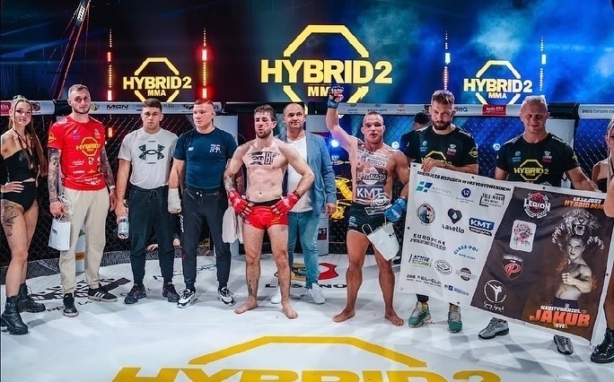 Jakub Syc zwyciężył na Hybrid MMA 2