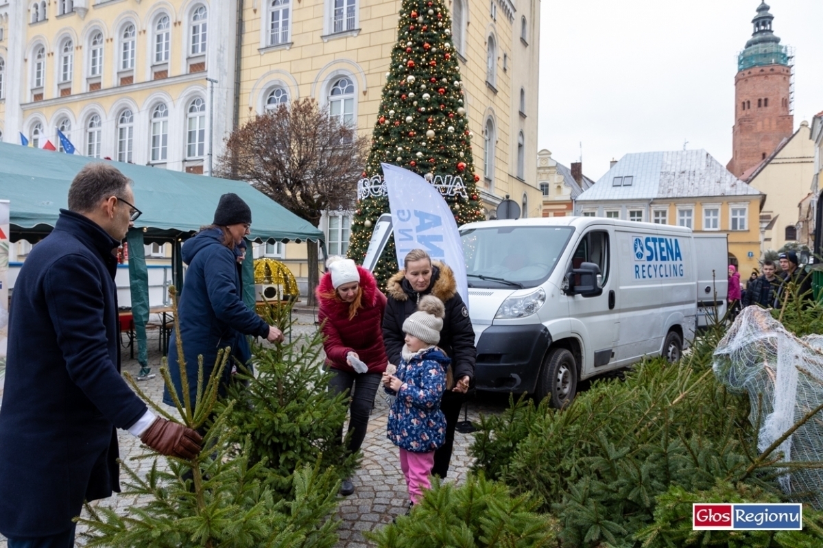 Jarmark kolędy i choinki za elektrośmieci. Wigilia Miejska we Wschowie ZDJĘCIA