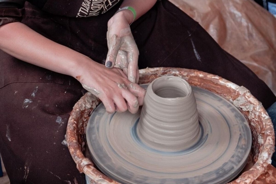 Ceramika dla każdego CKiR do Pracowni Ceramicznej zaprasza dzieci i dorosłych
