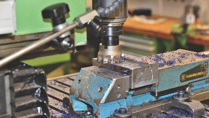 Na czym polega proces frezowania?