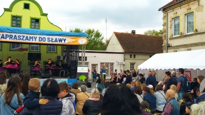 Jarmark Produktów Lokalnych na Starym Rynku w Sławie przyciągnął tłumy (FOTO)