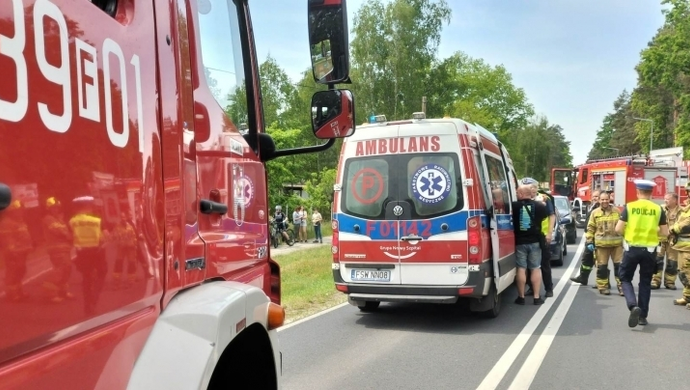 Zderzenie pojazdów w Sławie. Strażacy apelują o zachowanie ostrożności