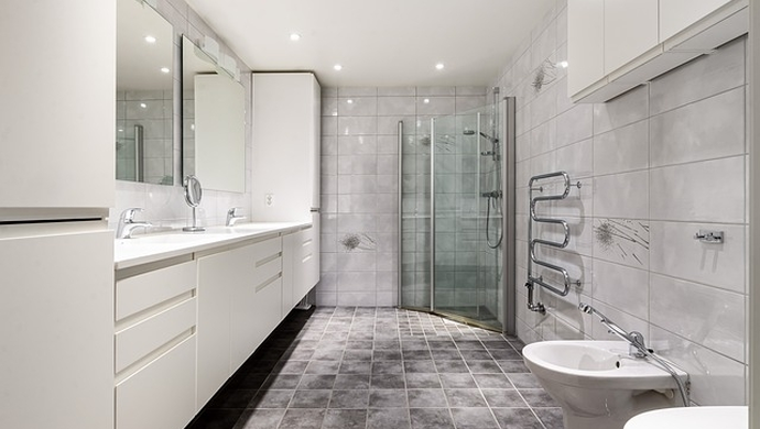 Czy warto oszczędzać na remoncie łazienki?