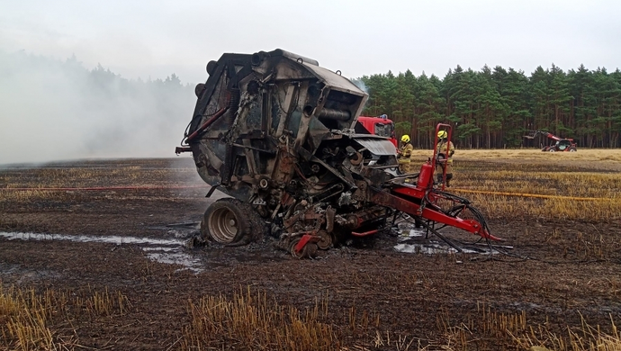 Pożar w Krążkowie: W płomieniach stanęła maszyna rolnicza (FOTO) 