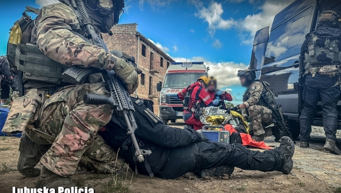 Lubuscy kontrterroryści w akcji! W wykorzystaniu również śmigłowiec LPR (FOTO)