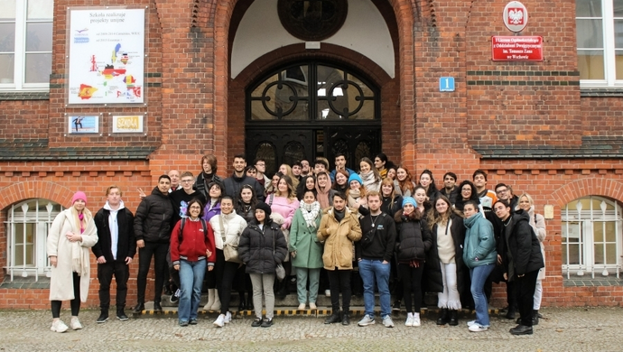 Studenci z „Erasmusa” przyjechali do I LO. „W wydarzeniu uczestniczyło 160 uczniów”
