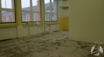 W budynku po byłej szkole trwają już prace rozbiórkowe (FOTO)