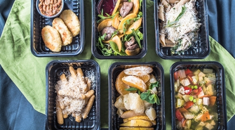 Catering dietetyczny – jak wybrać menu idealnie dopasowane własnych potrzeb?