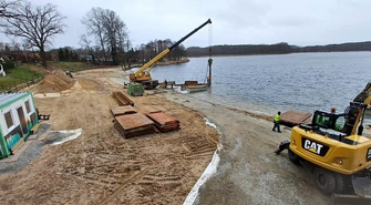 Na plażę w Lginiu wjechał ciężki sprzęt budowlany (FOTO)