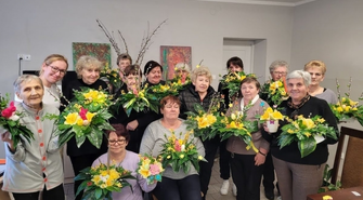 Seniorzy z Gminy Szlichtyngowa tworzą piękne ozdoby wielkanocne (FOTO)