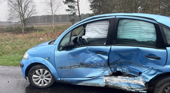 Zbaków Dolny: Kierowca Citroena C3 wpadł w Peugeota 407 (FOTO)