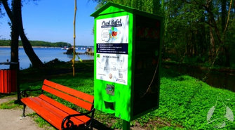 Ptasie Bufety w Parku Miejskim w Sławie: Nowoczesne automaty dbające o ptaki