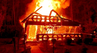 Pożar w Dominicach. Płomienie buchały na kilkanaście metrów! 