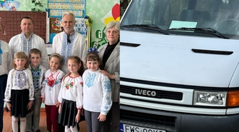 Starosta Wschowski przekazał autobus szkole na Ukrainie