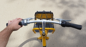 Przejażdżki rowerowe latem – jak się ubrać?