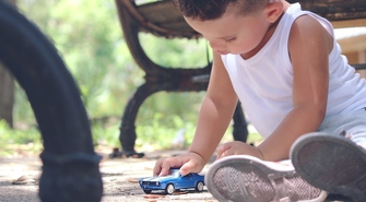 Młodzi fani motoryzacji – prezenty dla chłopca