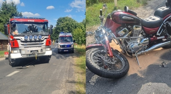 DW nr 318 zablokowana: Zderzenie motocykla z pojazdem osobowym w Tarnowie Jeziernym (FOTO)
