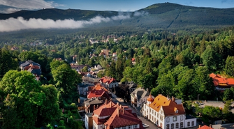 Piękna przyroda, ciekawe zabytki, komfortowe apartamenty – Szklarska Poręba i jej walory turystyczne