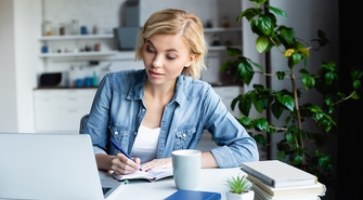 Studiuj wymarzony kierunek przez internet – wygodna nauka online