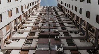 Zalety i wady życia w spółdzielni mieszkaniowej - Czym różni się od własności indywidualnej?