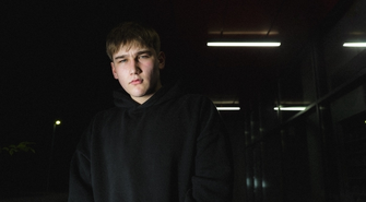 Smon wydał nowy utwór. W teledysku rapera zobaczymy Zamek Królewski we Wschowie