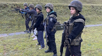 Rzut granatem, strzelanie, samoobrona - Hufiec Pracy we Wschowie trenował z wojskiem w Lesznie