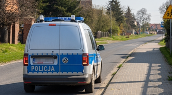 Wzmożone kontrole na drogach w powiecie. Policjanci przyglądają się kierowcom i pieszym