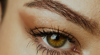 Laminacja brwi vs makijaż: dlaczego warto wybrać laminację?