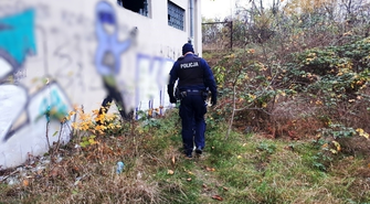 Jeden telefon wywołał szybką reakcję. „Zziębnięty noc spędzał na klatce schodowej”