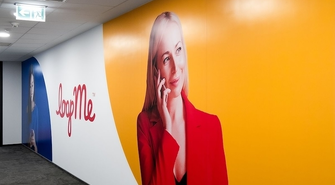 Twój brand z charakterem: indywidualne naklejki na zamówienie dla twojej firmy